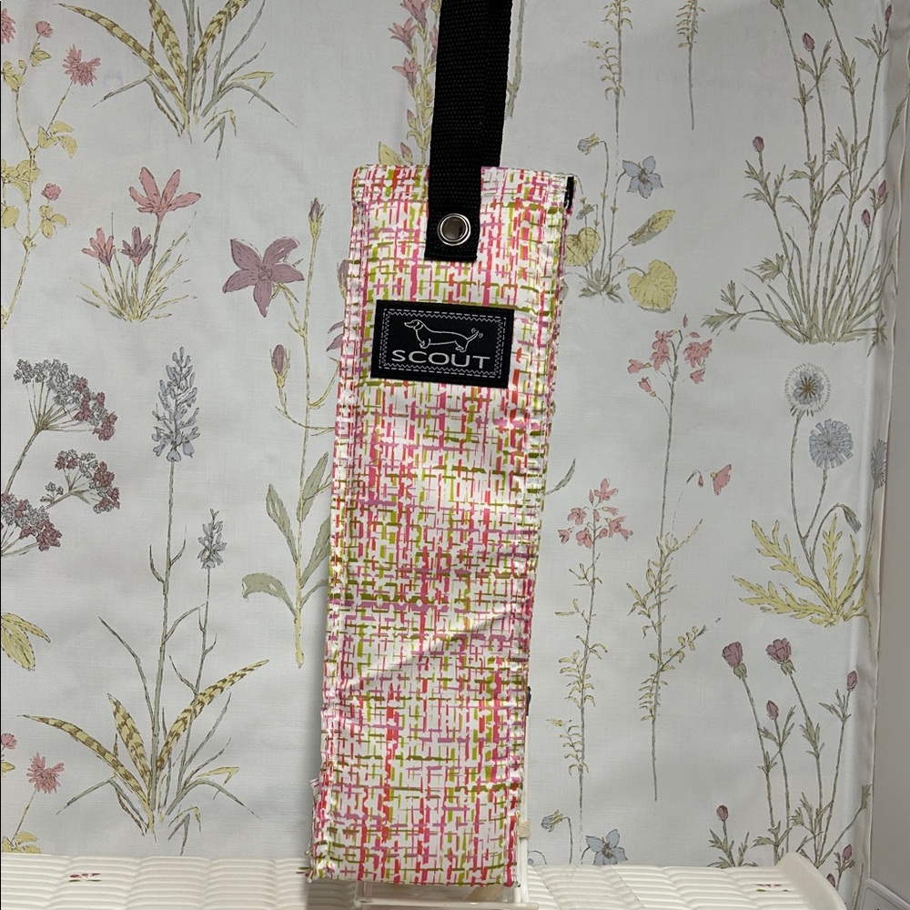 Scout Vibrant Pink and Green Bottle Carrier